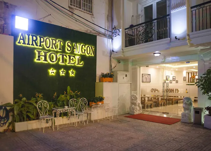 Airport Saigon Hotel - Gần ẩm thực đêm chợ Phạm Văn Hai